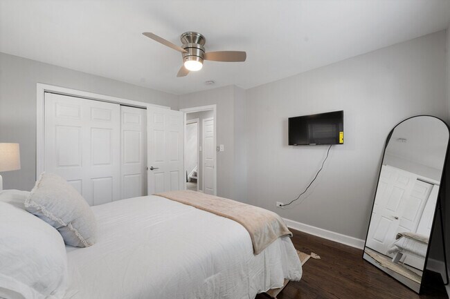 Building Photo - 5641 W 64th St