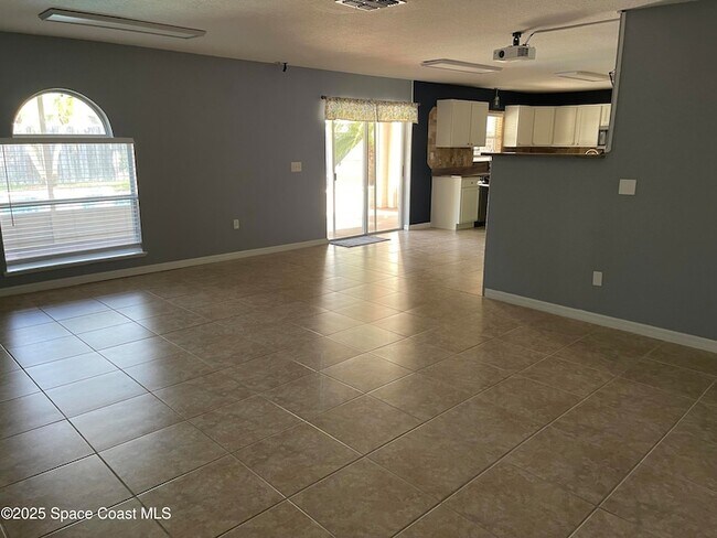 Building Photo - 3072 Chica Cir