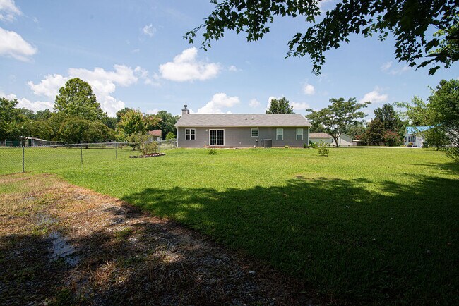 Building Photo - 304 Gaston Ct