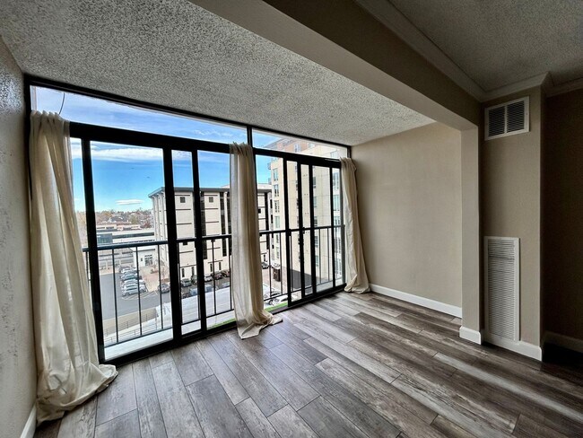 Building Photo - Beautiful 1-Bedroom Condo at Mountain Shadow Condominiums