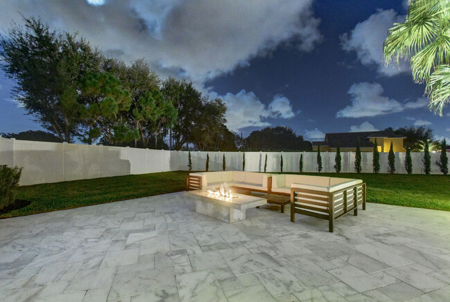 Building Photo - 6298 Sand Hills Cir