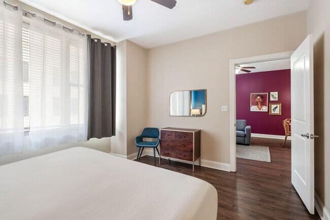 Building Photo - 925 Common St