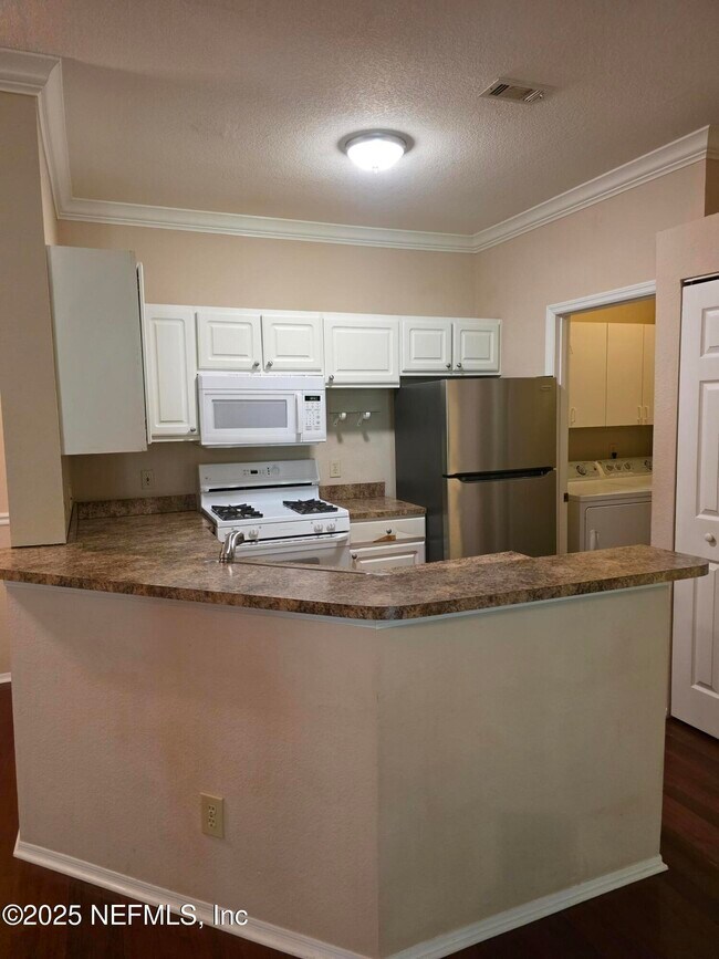 Building Photo - 13810 Sutton Park Dr N
