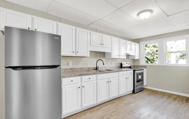 Building Photo - Bright 5 Bedroom, 1.5 Bath Home!