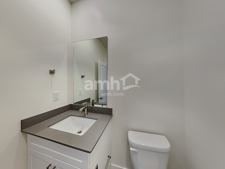 Building Photo - 344 North St