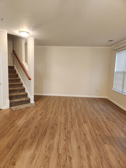 Living room - 103 Swallow Pointe Ct