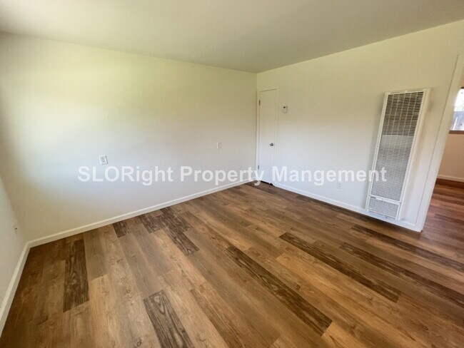 Building Photo - AVAILABLE JUNE - 1 Bedroom / 1 Bathroom Condo in Los Osos