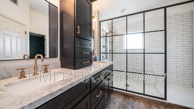 Building Photo - 1891 E Oasis Dr