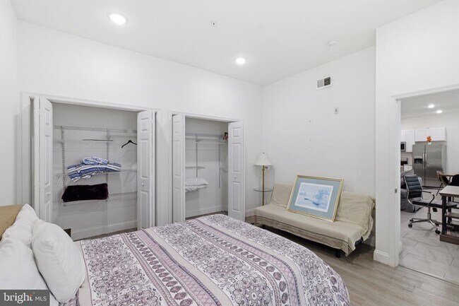 Building Photo - 925 N Broad St