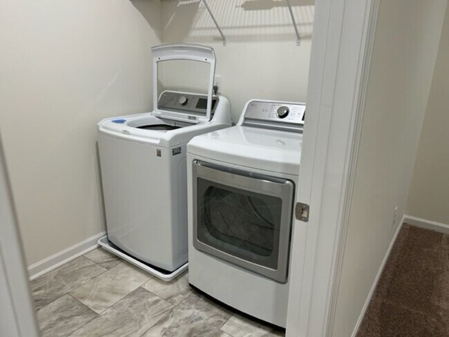 Building Photo - 2857_YEAGER DR NW