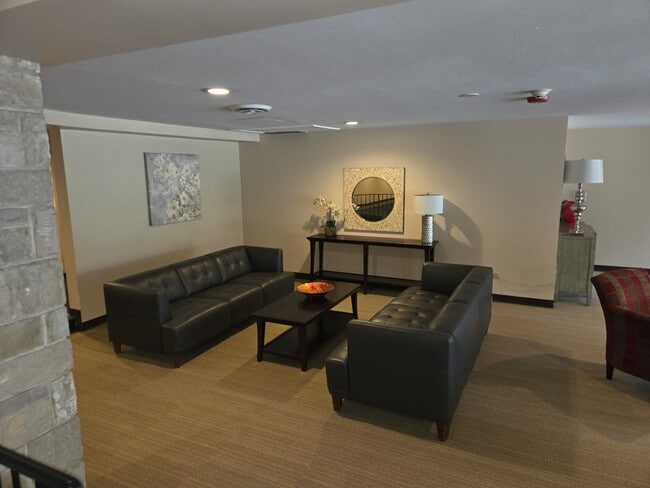 Building Photo - 400 Thames Pkwy