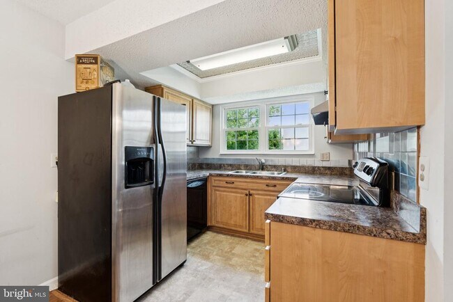Building Photo - 9370 Caspian Way
