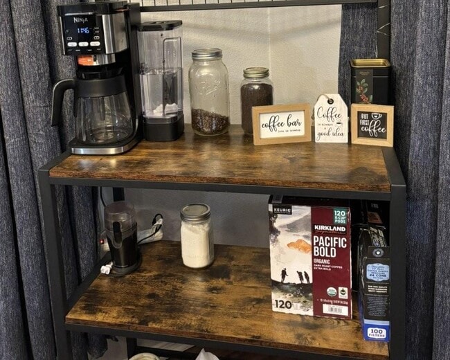 Building Photo - 6 Hart Ln