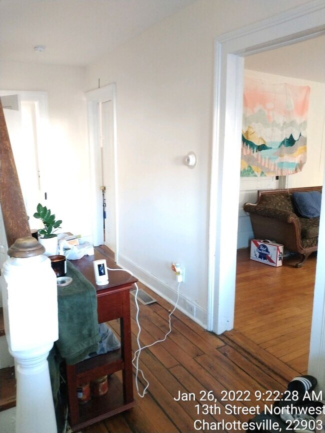 Building Photo - Heart of UVA 13th St  4 BR, 2.5  Bath / SHARED HOUSING