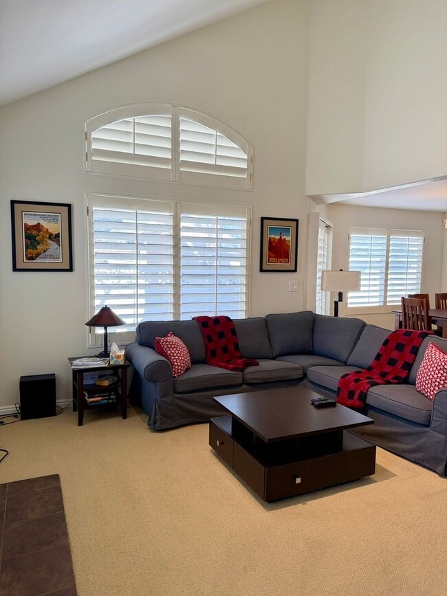 Building Photo - Townhouse within Walking Distance of Downtown Sugarhouse