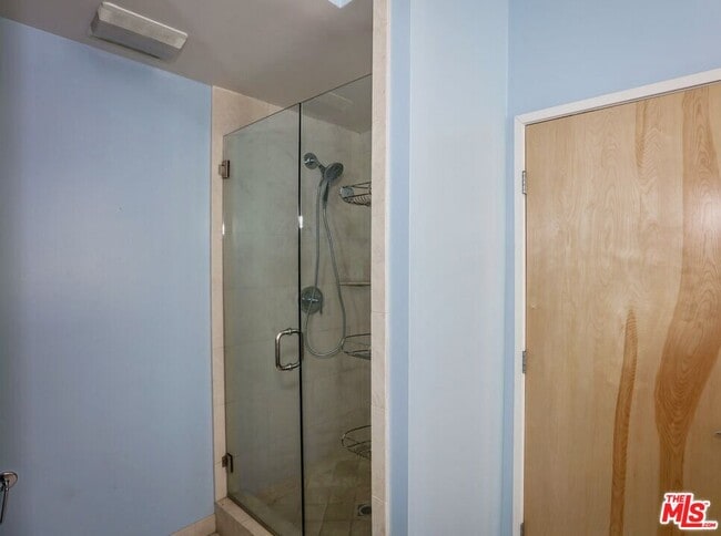 Building Photo - 5350 Playa Vista Dr