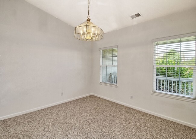 Building Photo - 598 Garnet Dr