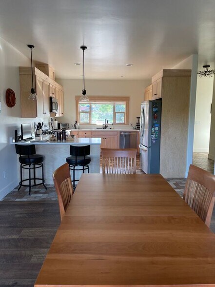 Building Photo - 2011 Buena Vista Dr