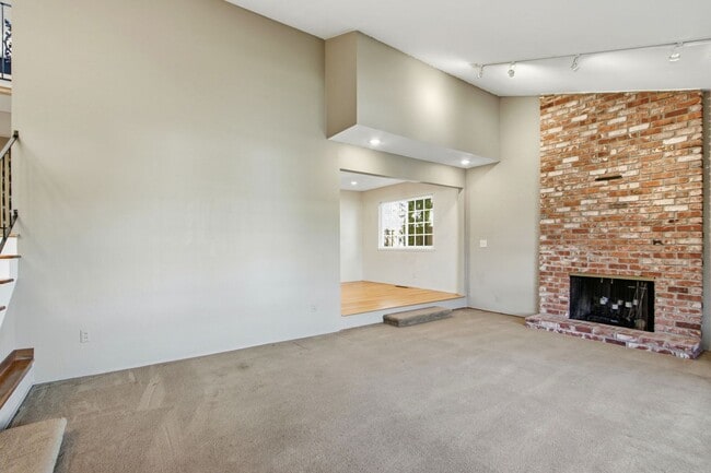 Building Photo - 6137 Banner Dr