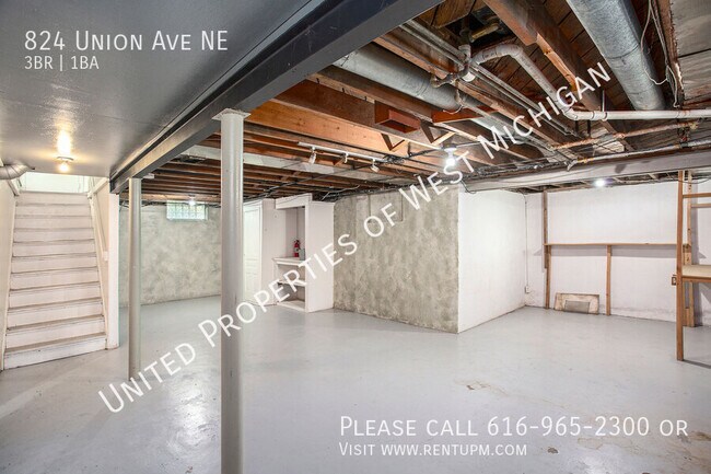 Building Photo - Available Now | 3 Bedroom 1 Bath Single Fa...