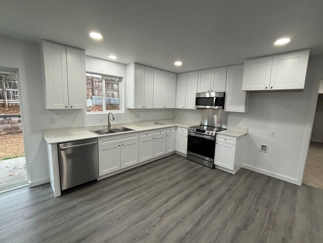 Building Photo - Brand New 3-bedroom 2 bath home with Garage