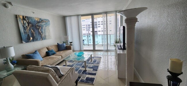 living room - 2501 S Ocean Dr