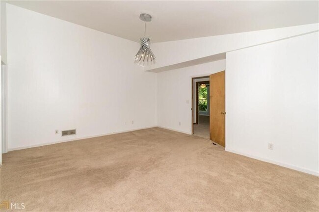 Building Photo - 330 Broken Lance Pl