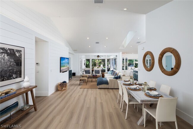 Building Photo - 339 4th Ave N