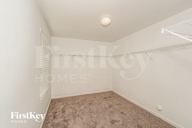 Building Photo - 5069 Bella Ct