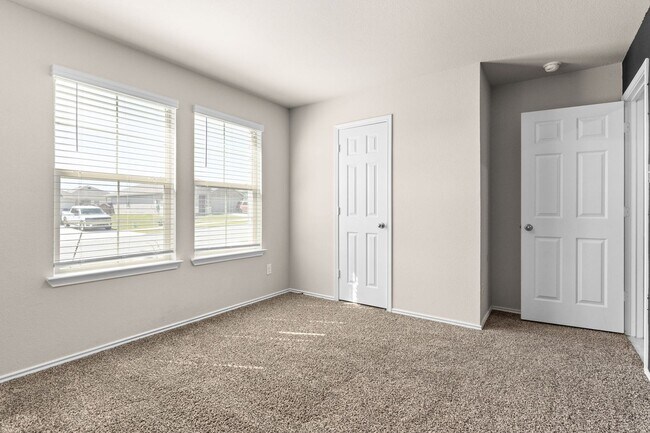 Building Photo - 4906 Karen Grn Dr
