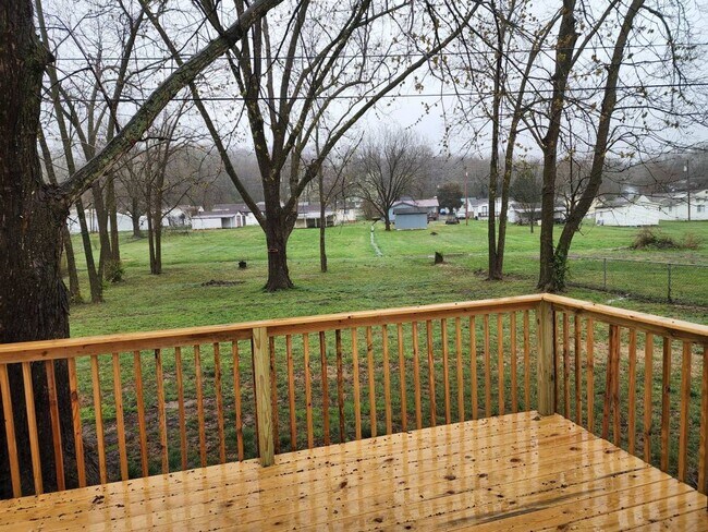 Building Photo - Maryville 37804 -3 bedroom, 2 bath - call Tom Parry 865-607-3649