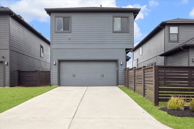 Building Photo - 15156 Parkland Canyon Dr