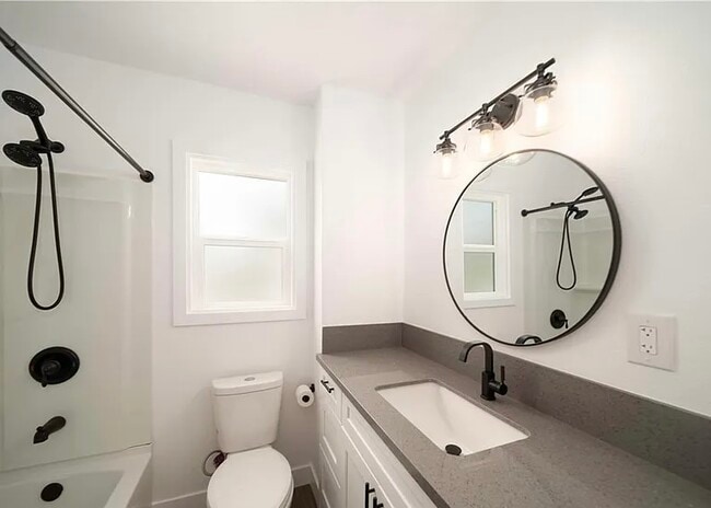 Building Photo - 25885 Creag Ave