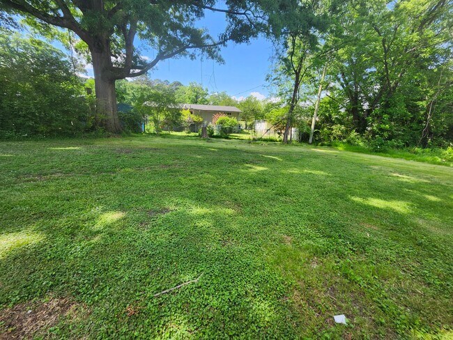 Building Photo - 831 Darryl Ln