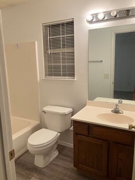 Building Photo - 36 Holly Dr