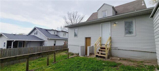 Building Photo - Newly remodeled 3 Bed 2 Bath