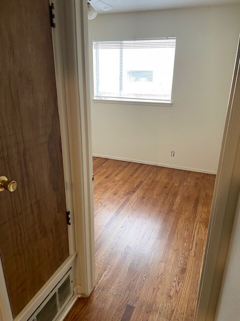 Building Photo - 4639 E Hamilton Ave