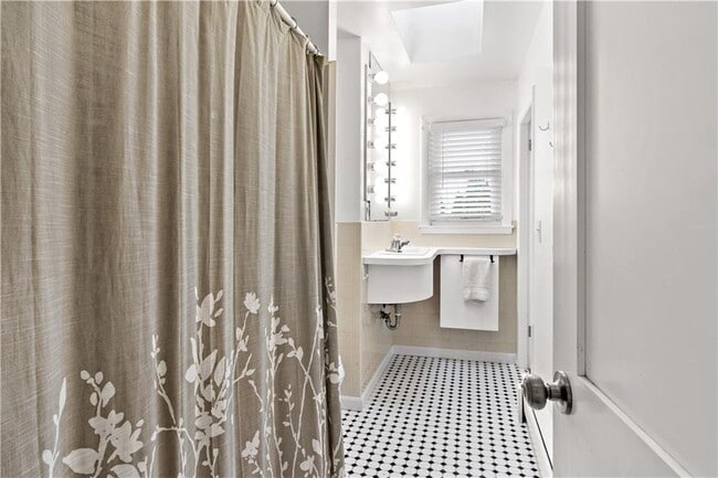 Building Photo - 3 Paul Ave