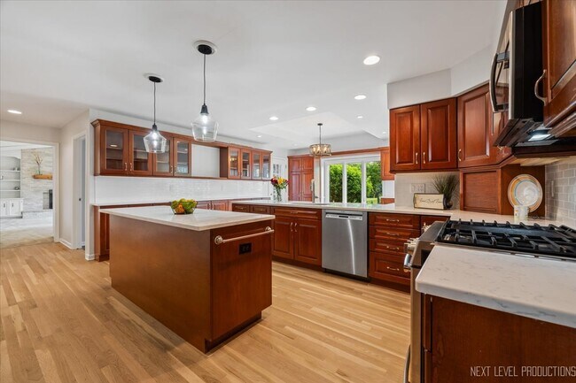 Building Photo - 2802 Wedgewood Dr