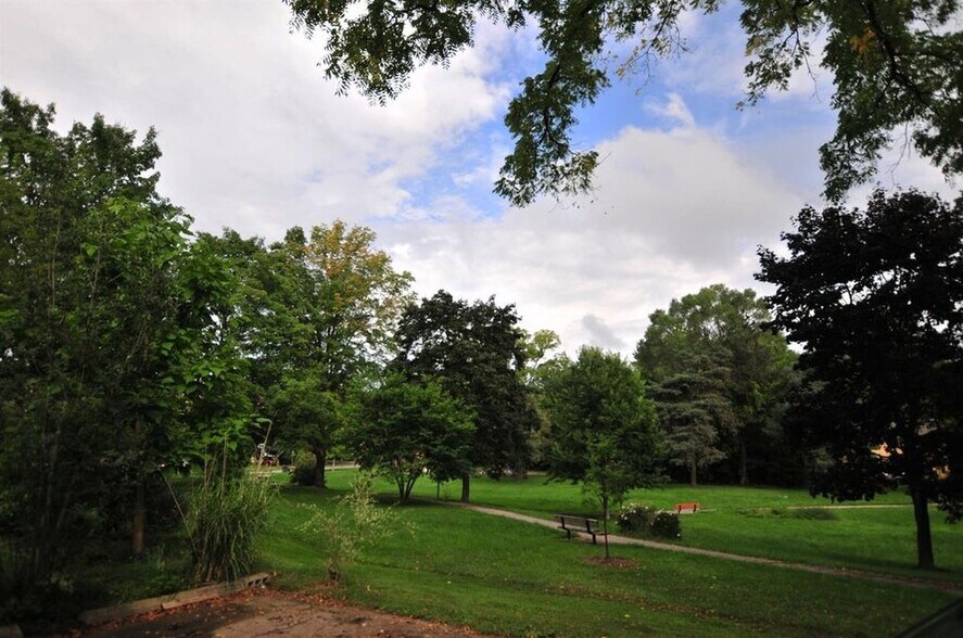 Building Photo - 312 S 7th St