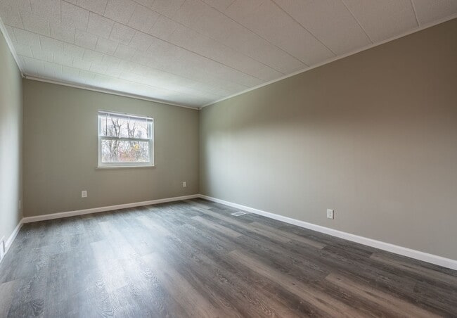 Building Photo - 2207 Aurora Dr