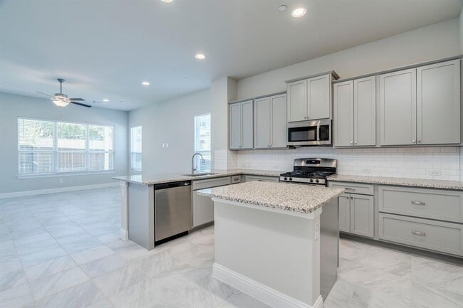 Building Photo - 600 C-Bar Ranch Trl