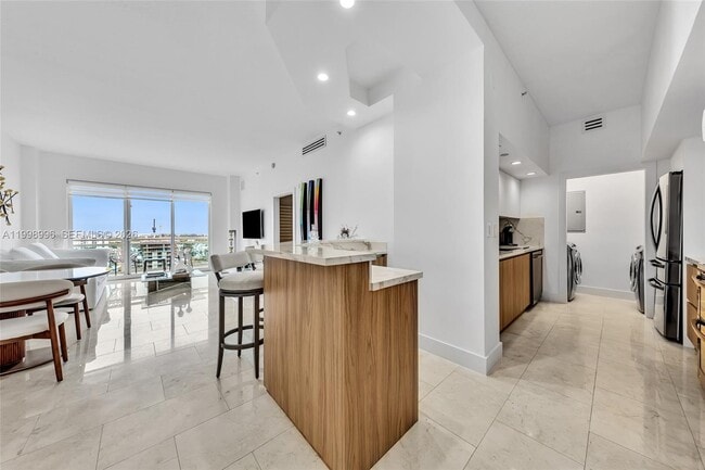 Building Photo - 6917 Collins Ave