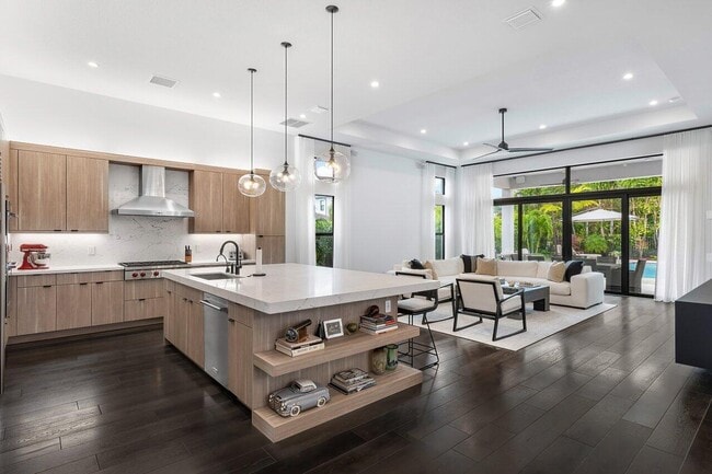 Building Photo - 9109 Fiano Pl