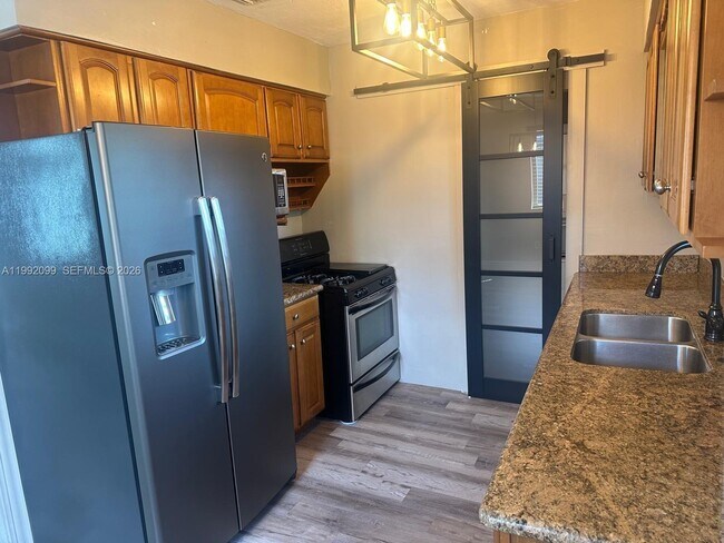 Building Photo - 1166 W 24th St