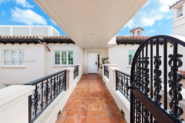 Building Photo - 19253 Fisher Island Dr