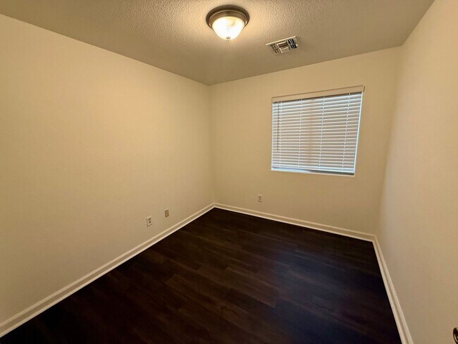 Building Photo - 17517 W Ventura St