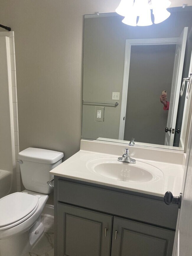 Building Photo - 844 Bryan Cir