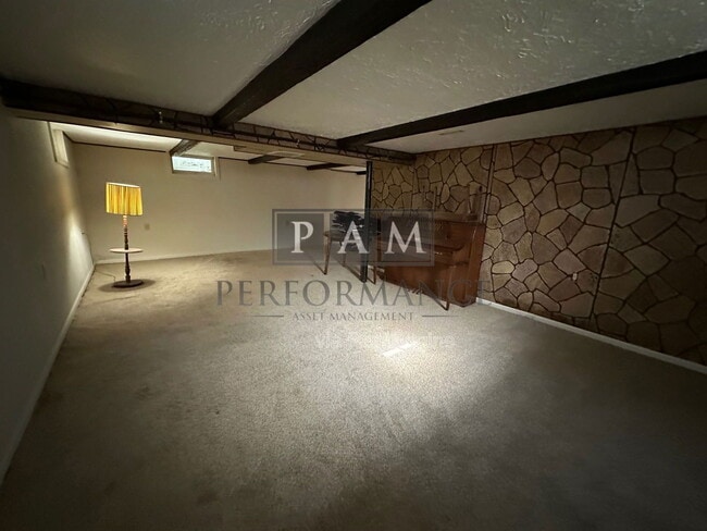 Building Photo - 2517 W Halsey Ave