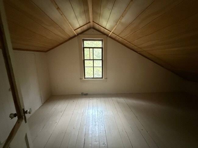 Building Photo - Three bedroom, 1 bath house in Western Ala...